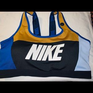 Nwt! Nike sports bra